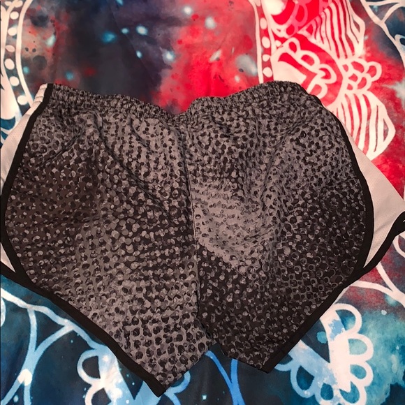 Nike shorts - Picture 4 of 5